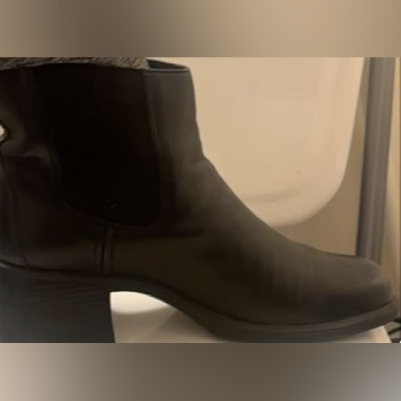 High heel Chelsea black boots